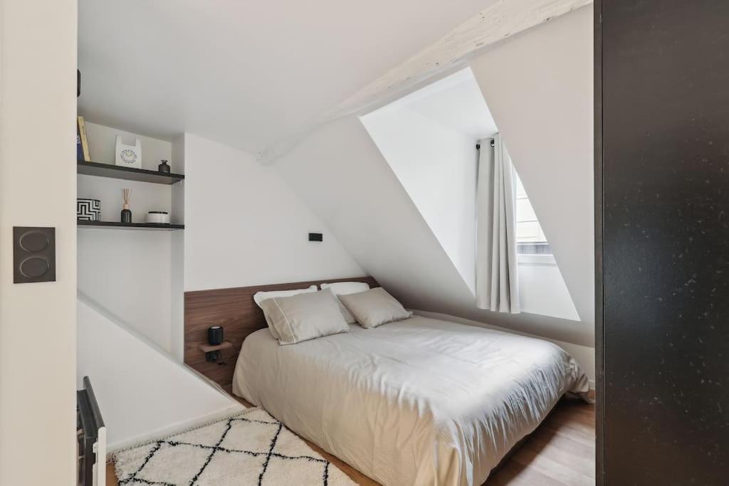 Duplex Parisien Pres Du Louvre Apartment Exterior photo